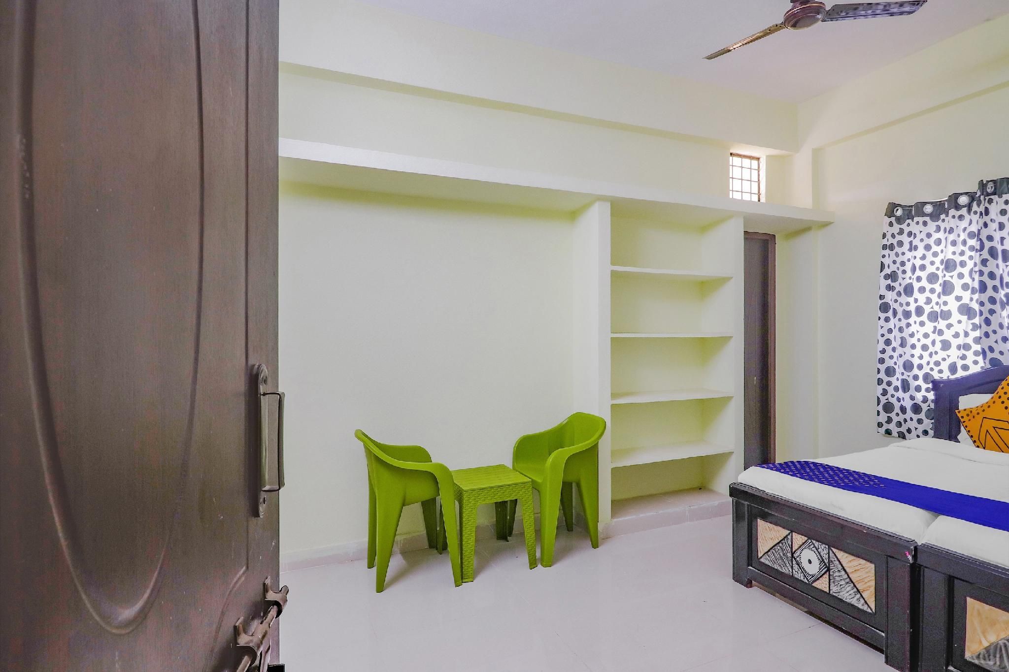 SPOT ON Room without Air Conditioning