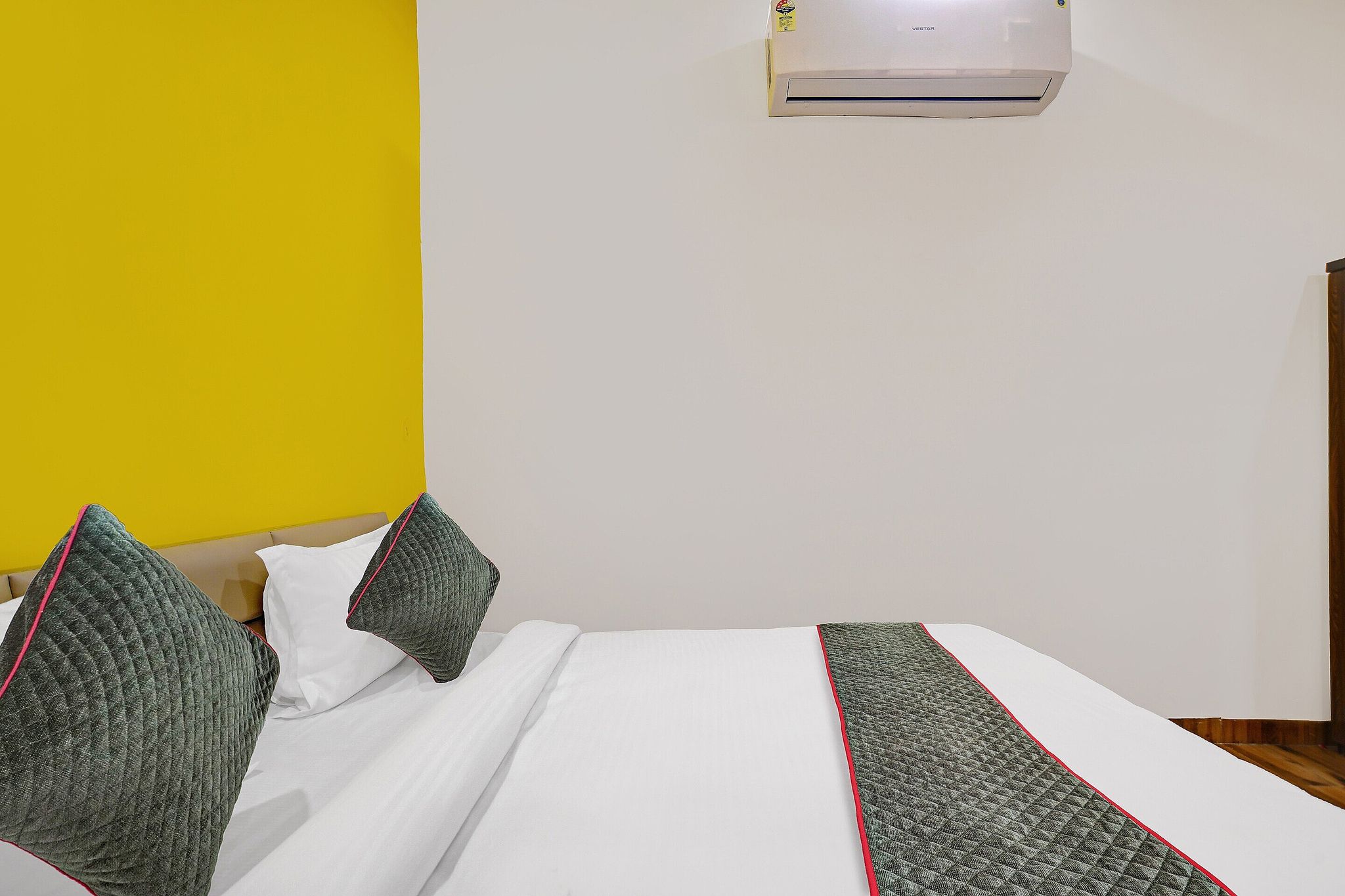 Super Townhouse Pine Tree Classic Room 9