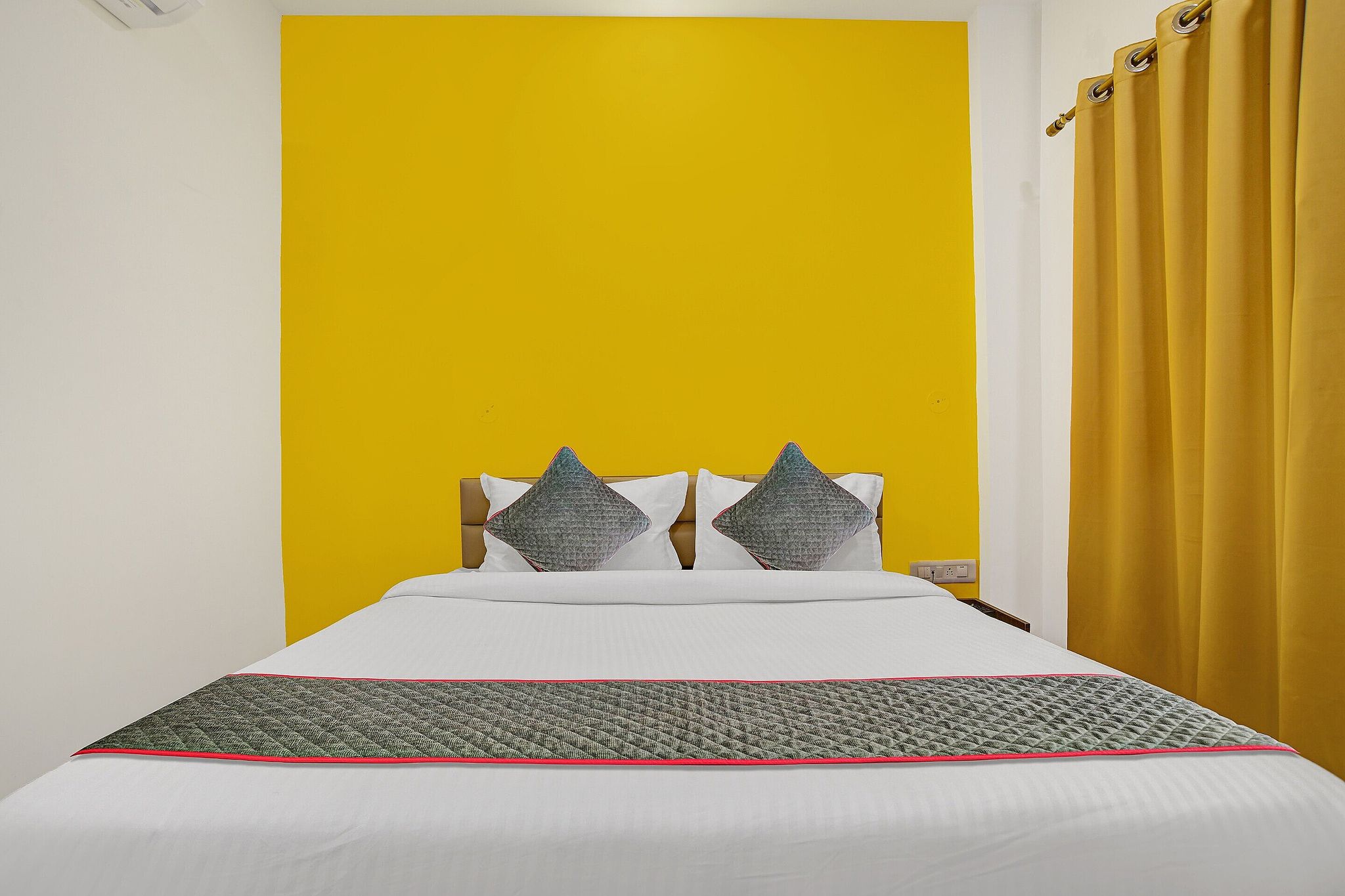 Super Townhouse Pine Tree Classic Room 12