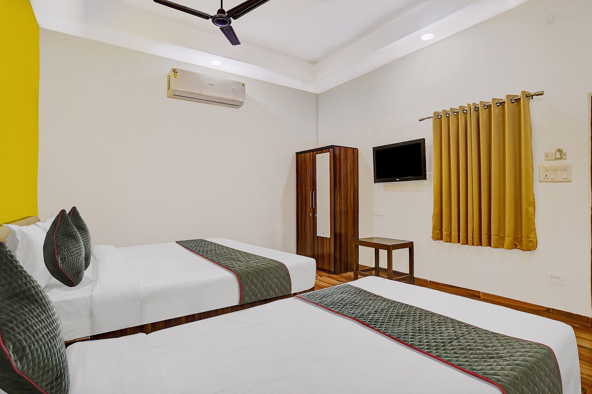 Super Townhouse Pine Tree Classic Room 6