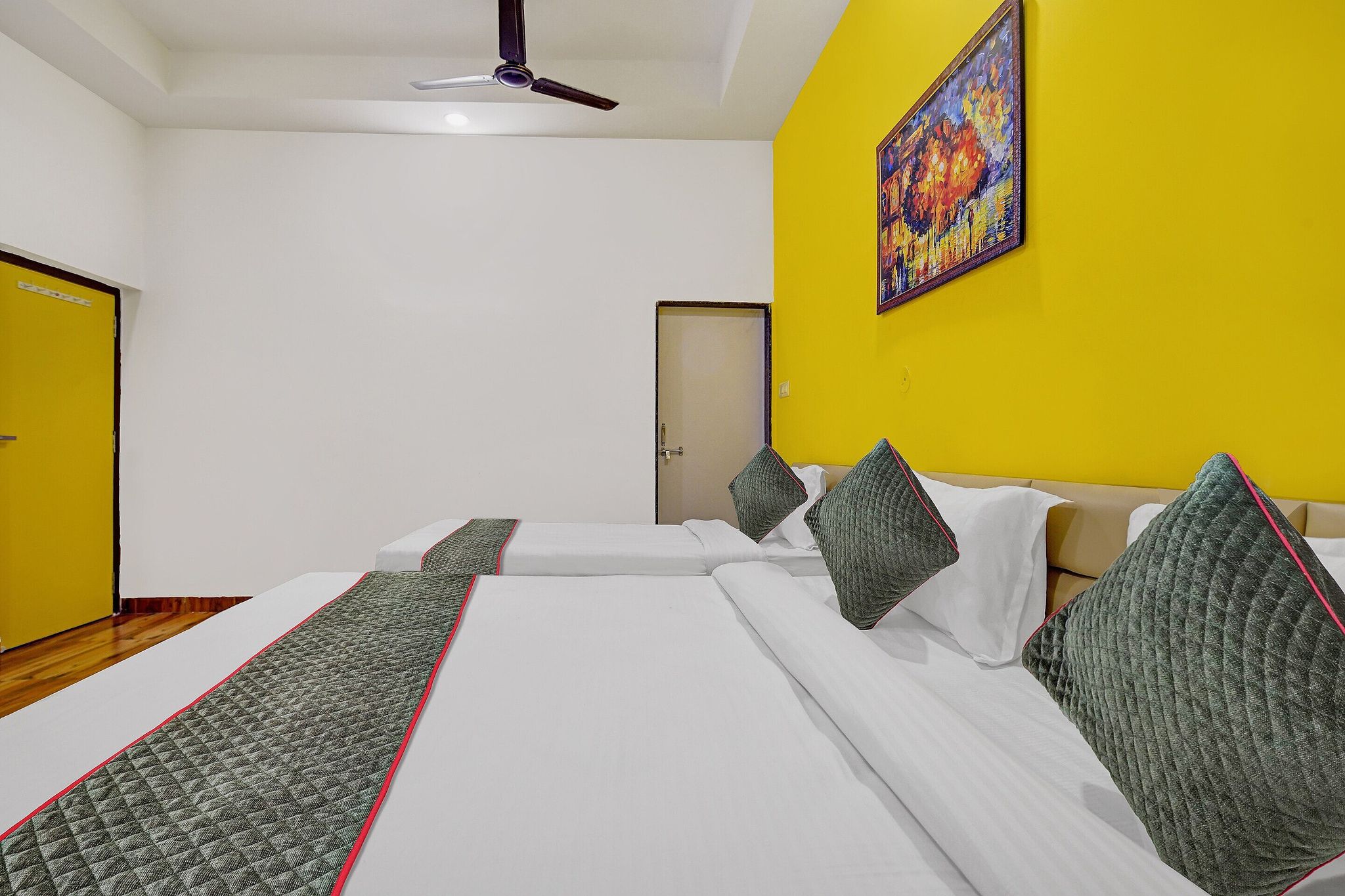 Super Townhouse Pine Tree Classic Room 8