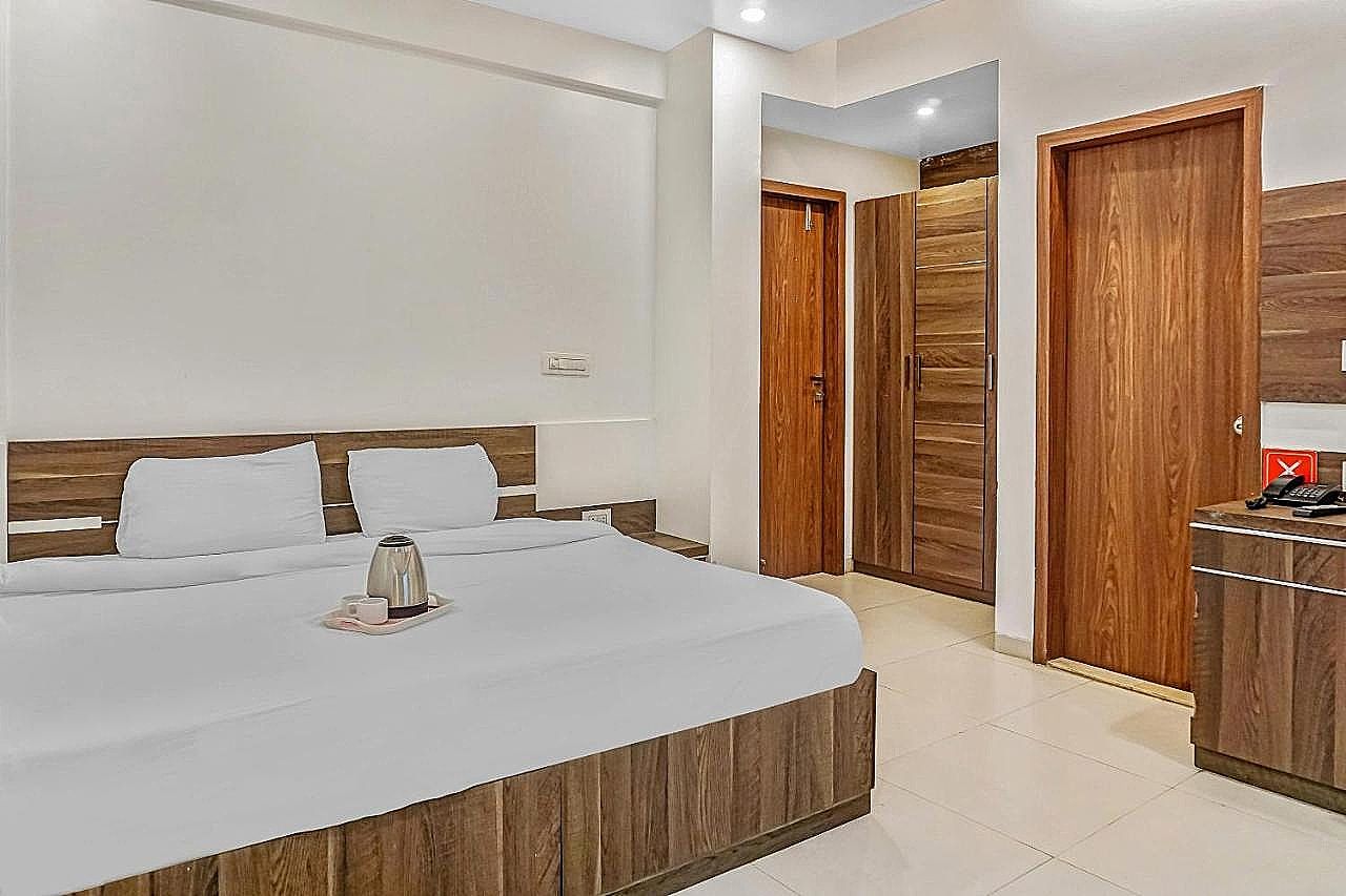 Super Townhouse The Upper Room Near Pune Airport Classic Room 2