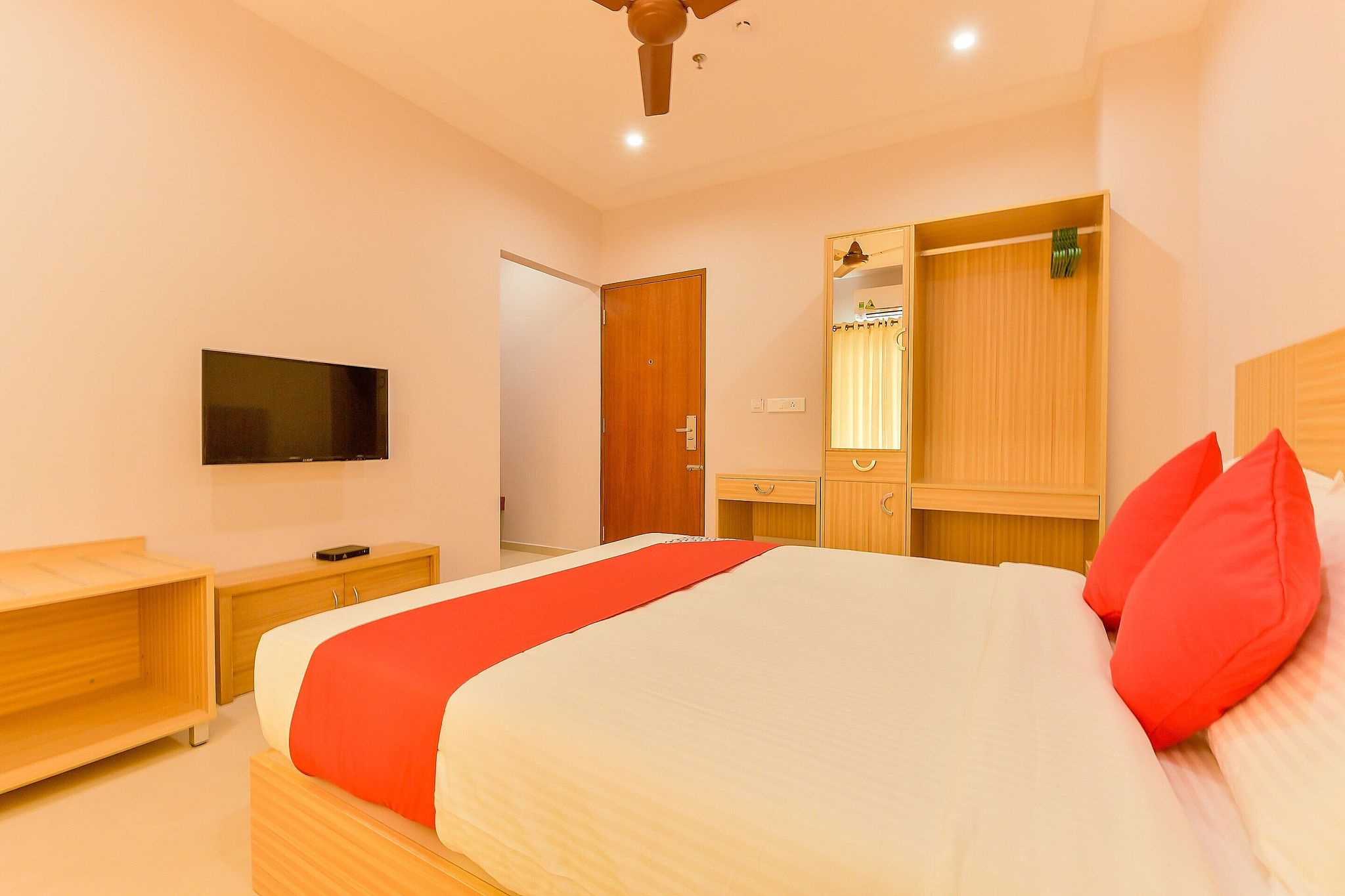Super Hotel O Edassery Blue Bells Deluxe Room 3