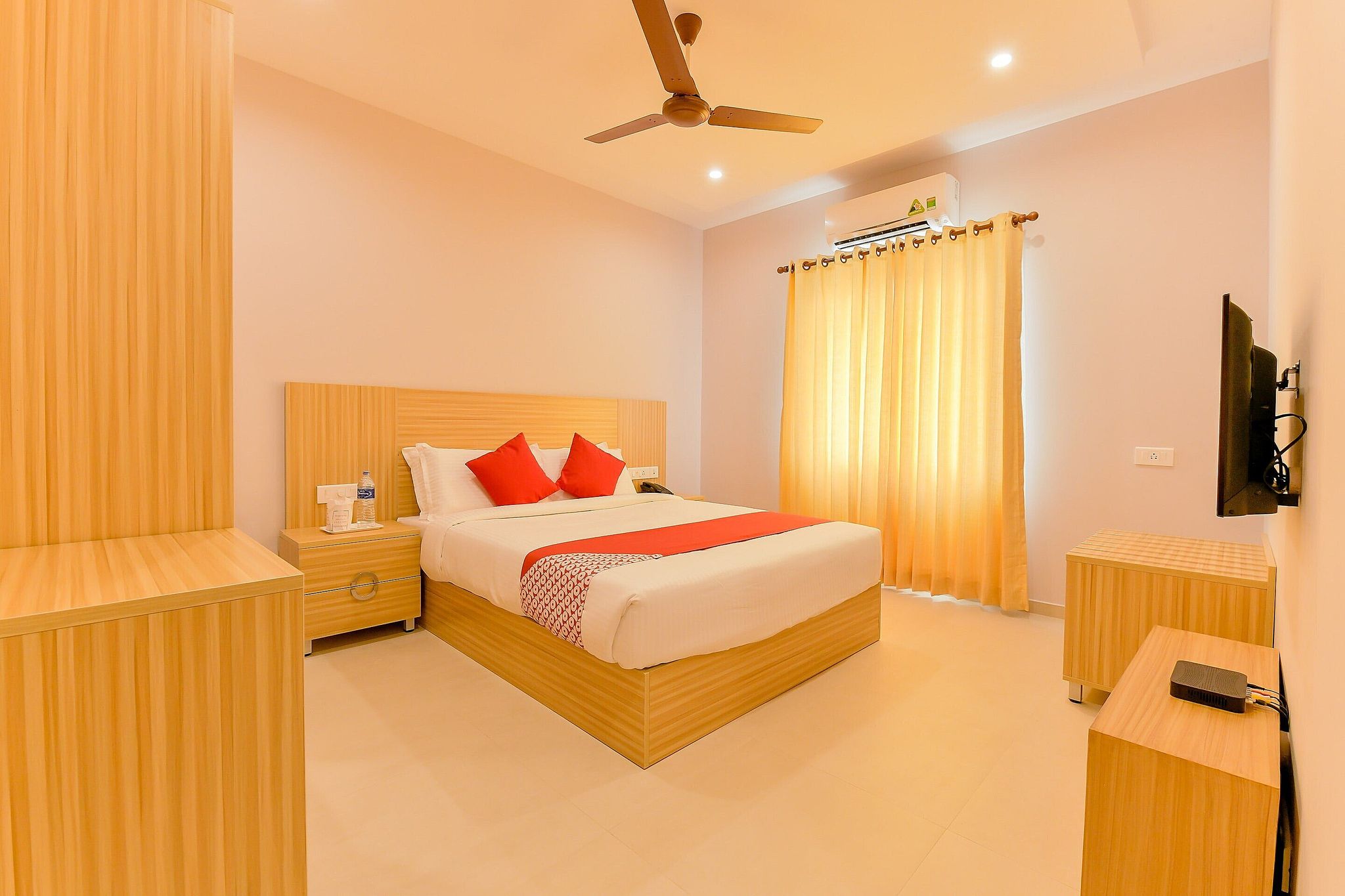 Super Townhouse Edassery Blue Bells Classic Room