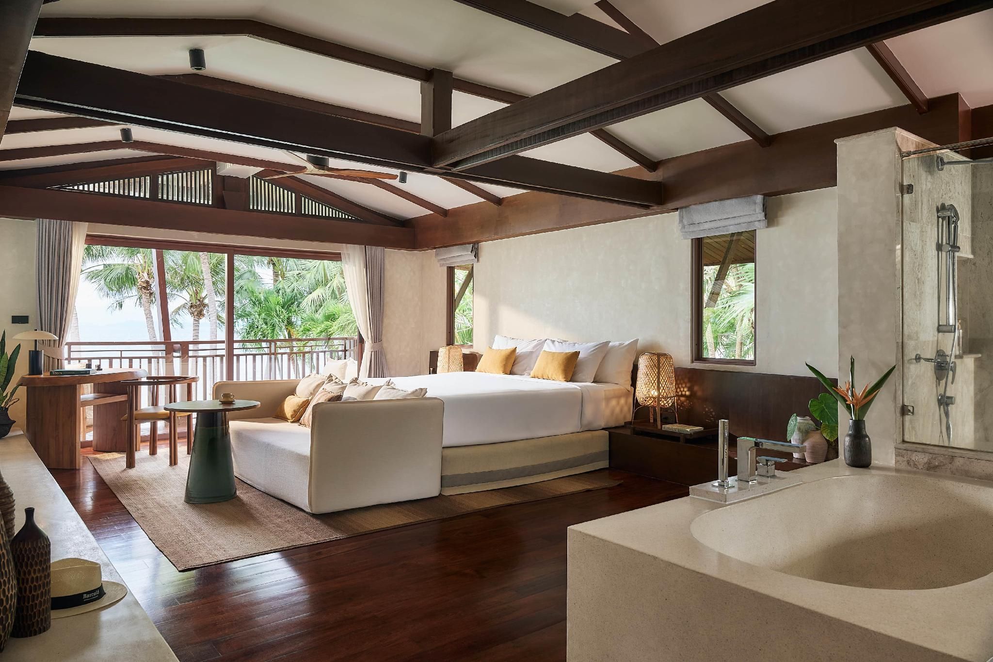 Lux 5 Bedroom Grand Beachfront Pool Villa