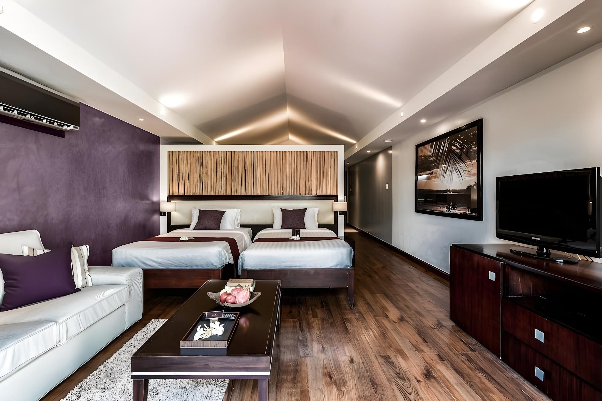 Outdoor Jacuzzi Suite