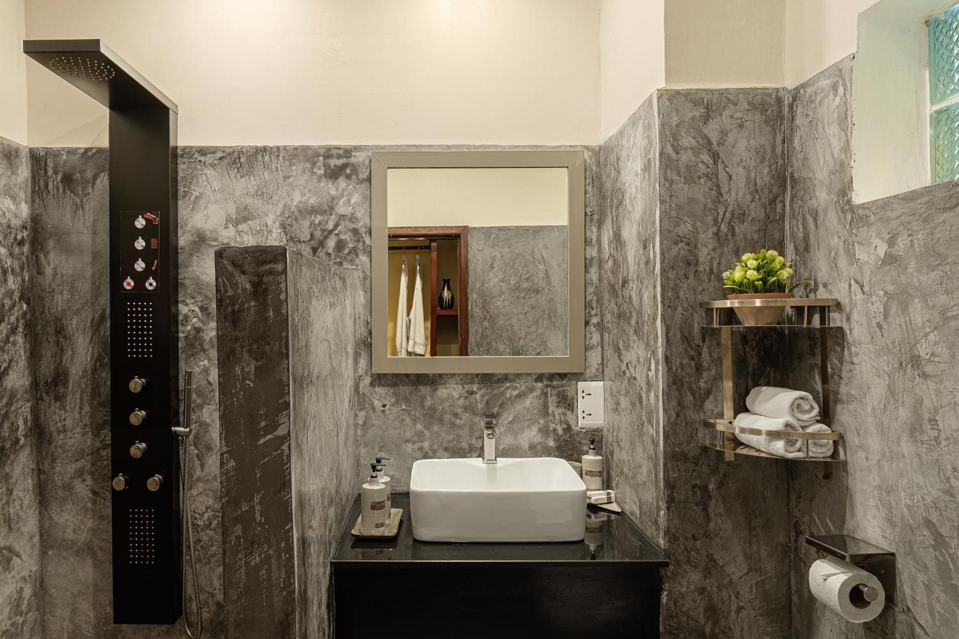 Pavillon Indochine Boutique Hotel Deluxe Double or Twin Pool View 3