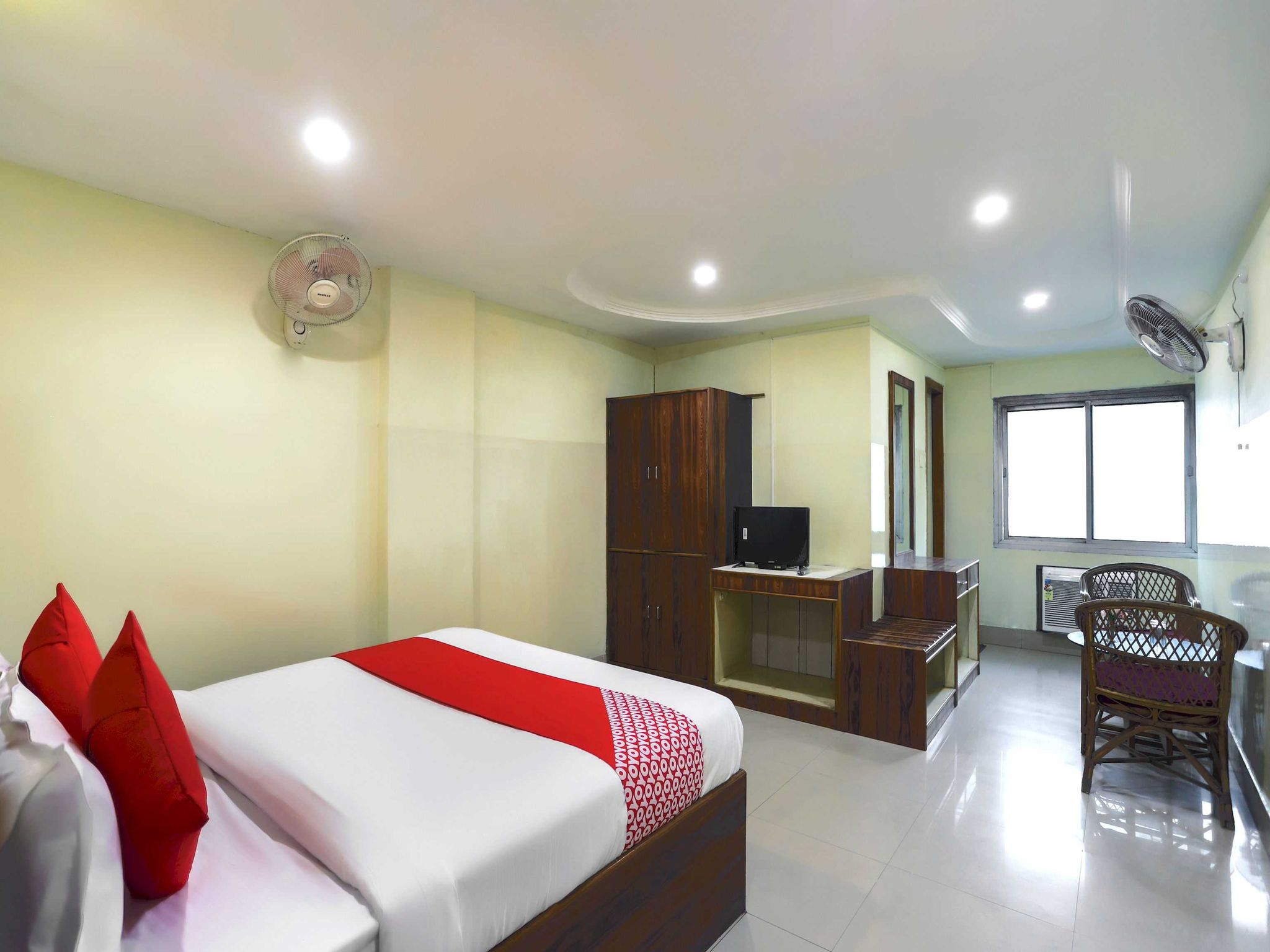 Hotel O Raja
