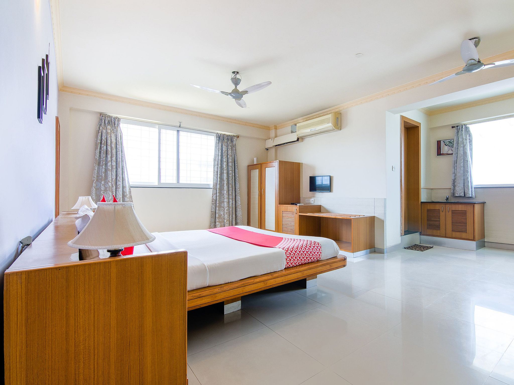 OYO Flagship 8252 Aayush Corporate Stays Classic