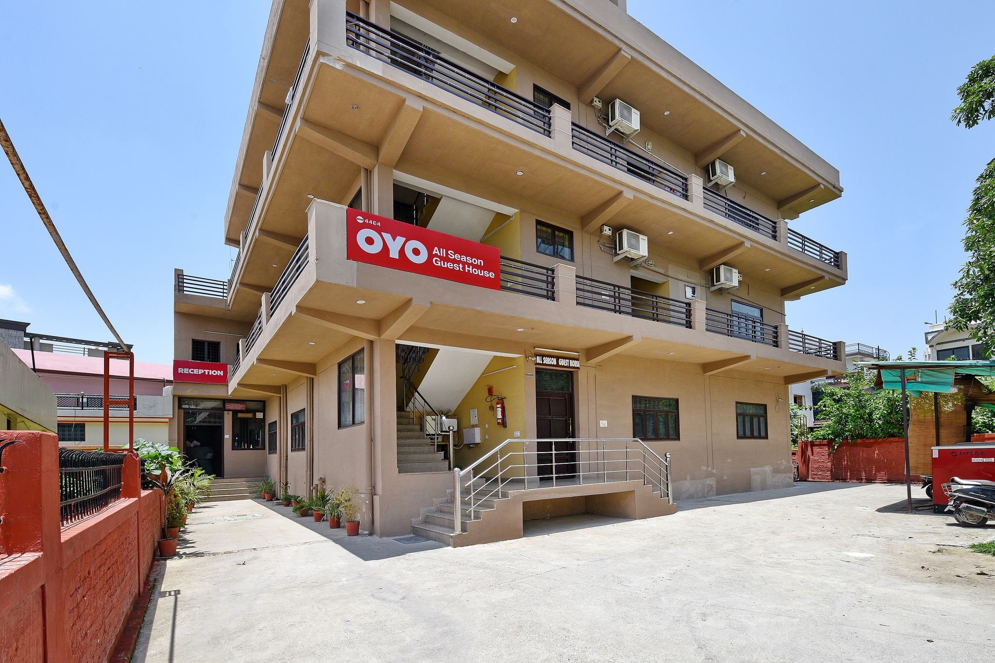 Super Hotel O GMS Road Ballupur Chowk
