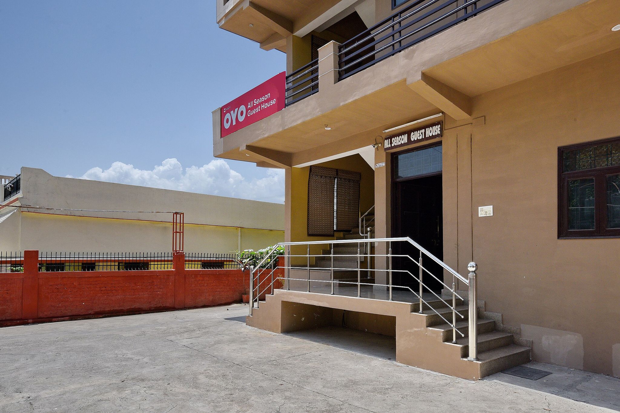 undefined Super Hotel O GMS Road Ballupur Chowk 7