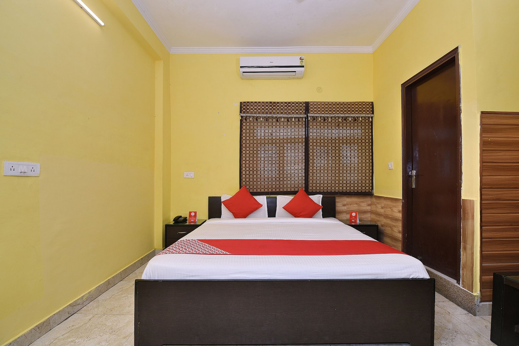 Super Hotel O GMS Road Ballupur Chowk Classic Room