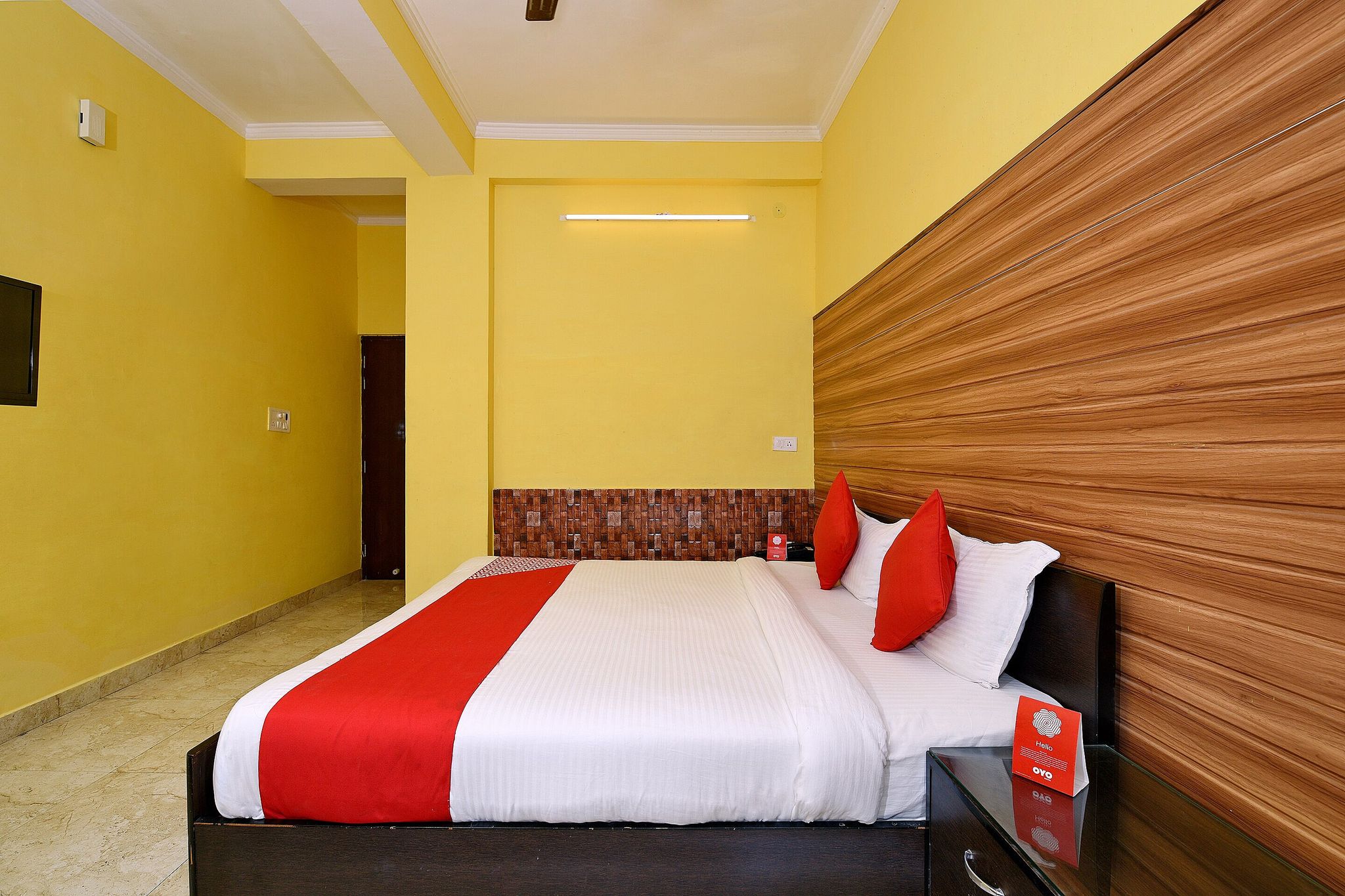 Super Hotel O GMS Road Ballupur Chowk Classic Room 4