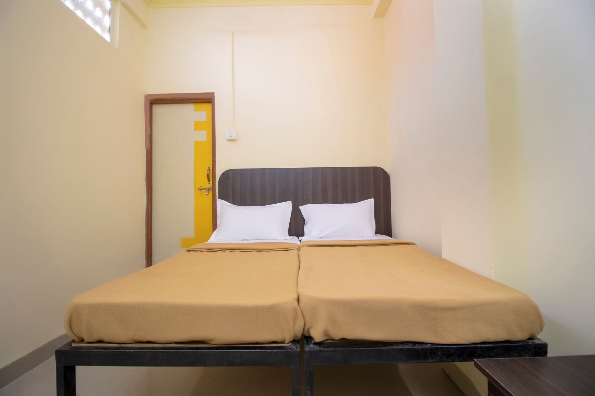 SPOT ON Shree Gajanan SPOT ON NON-AC 8