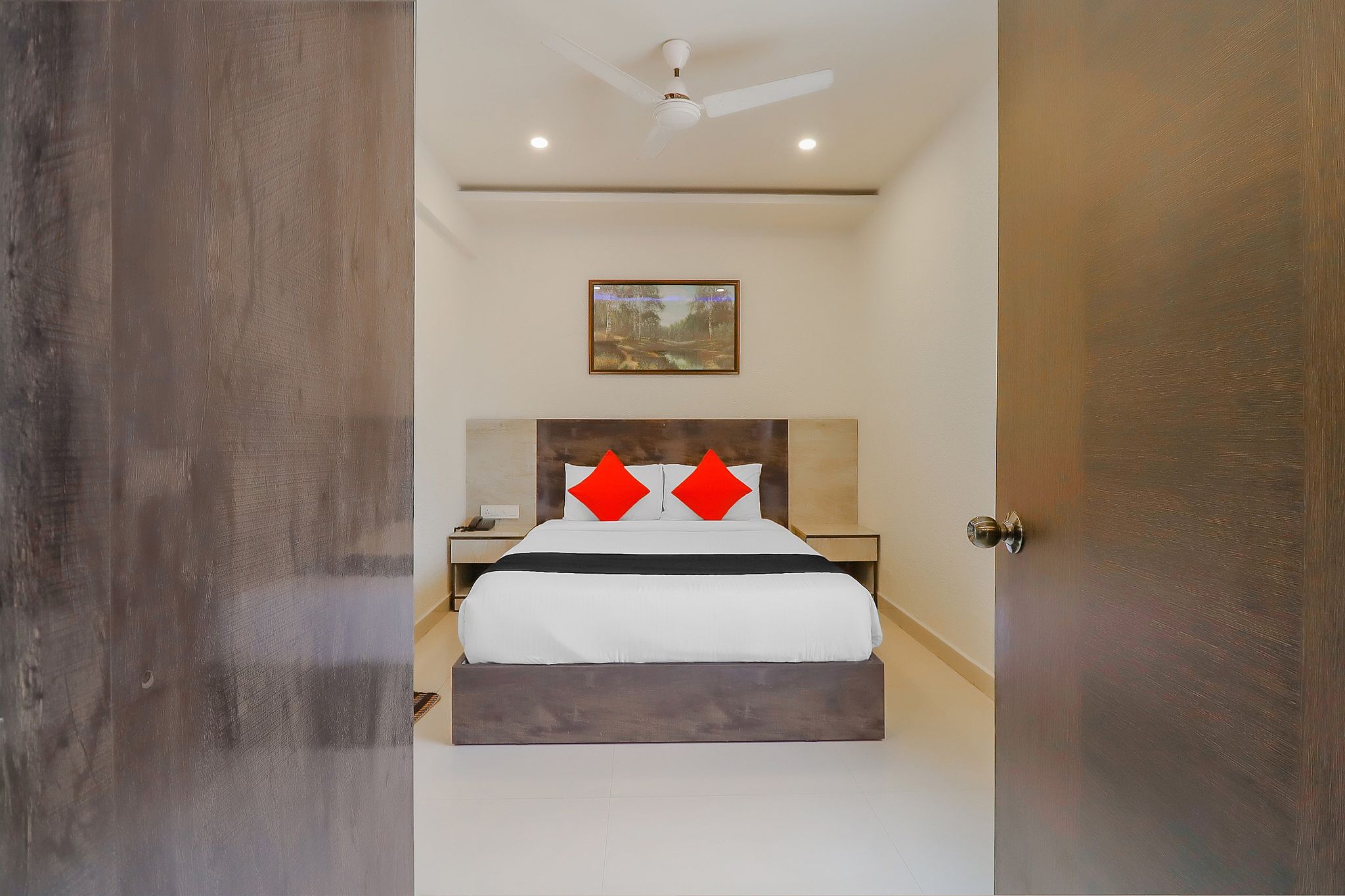 Capital O Royal Galaxy Finesse Near Phoenix Marketcity Suite 14