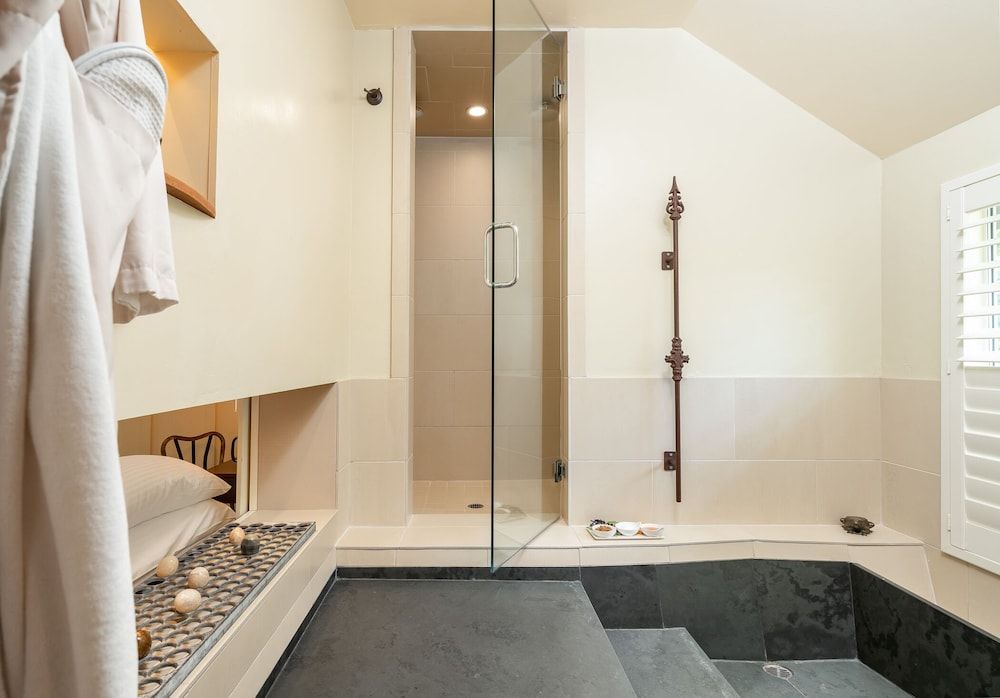 Farmhouse Inn Room, 1 King Bed (Farmhouse) 3