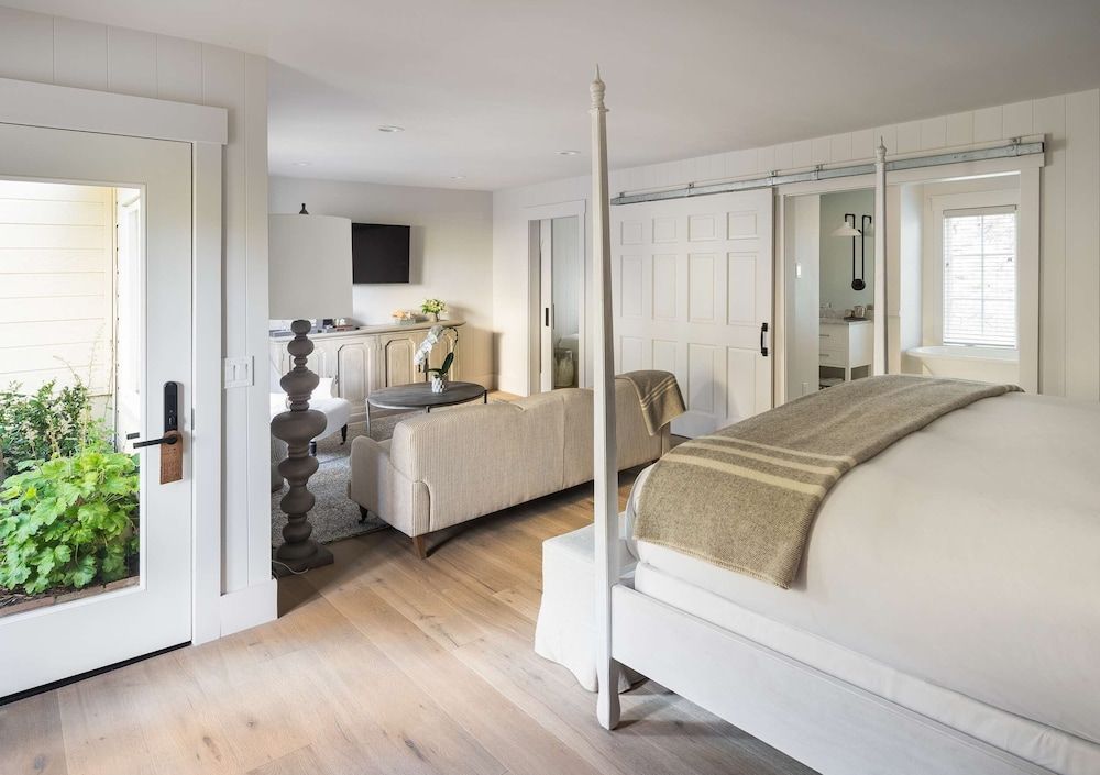 Farmhouse Inn Suite (Cottage Petite) 6