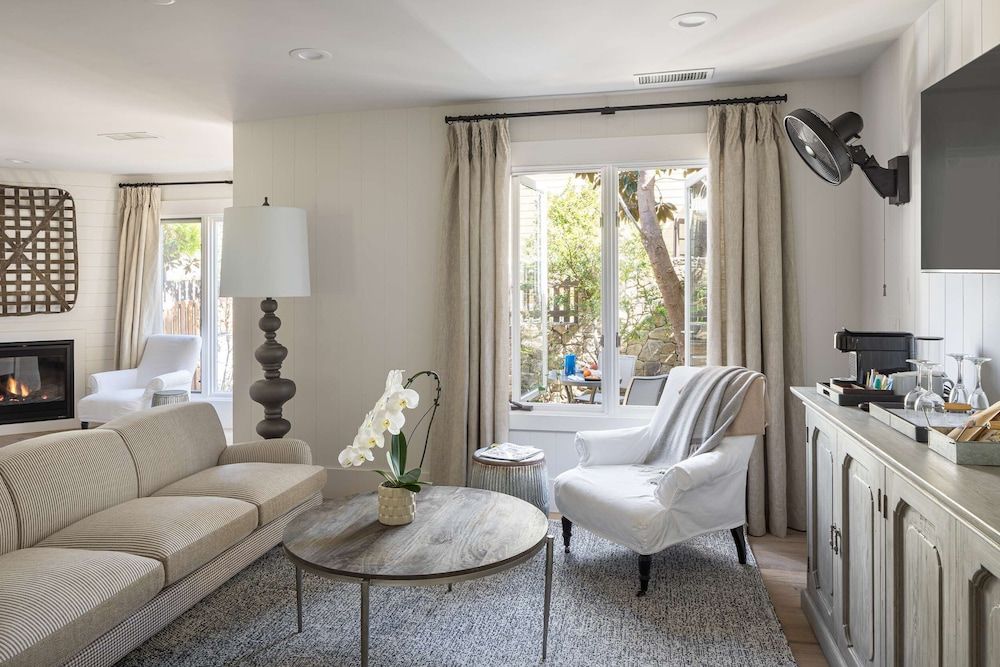 Farmhouse Inn Suite (Cottage Petite) 4