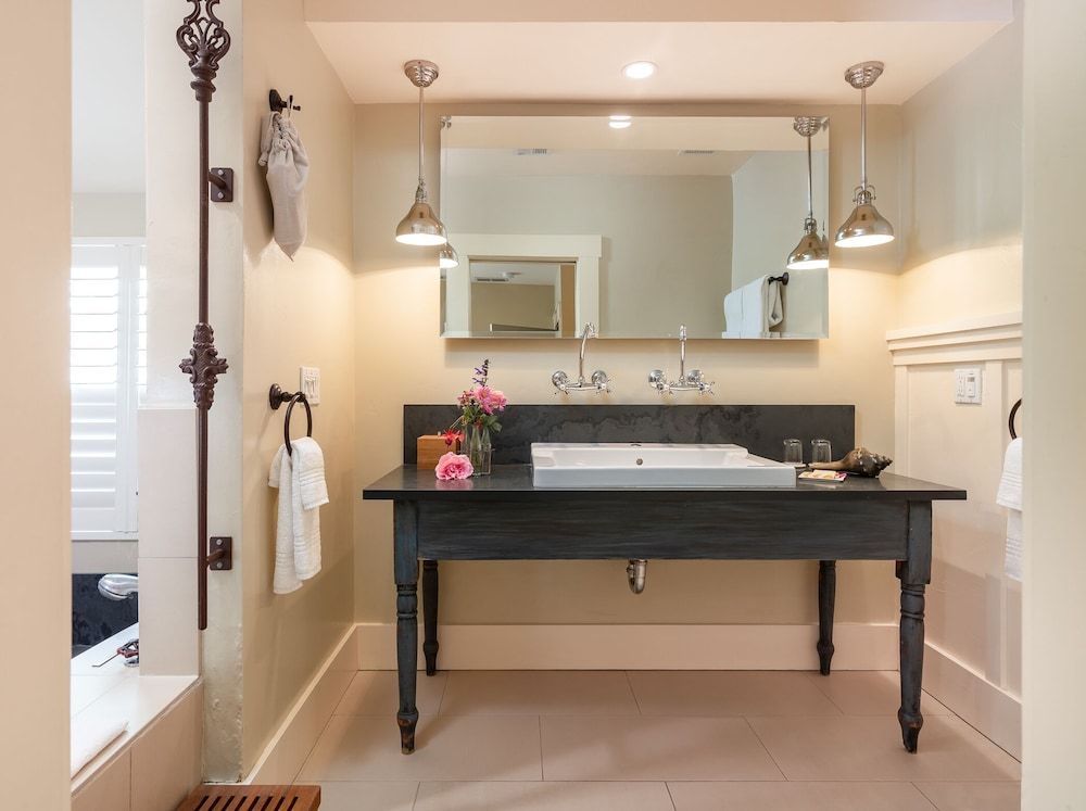 Farmhouse Inn Room, 1 King Bed (Farmhouse) 2