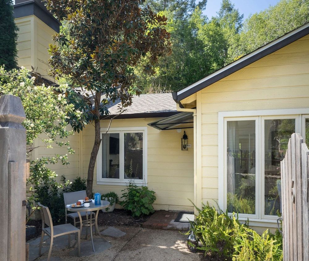 Farmhouse Inn Suite (Cottage Petite) 2