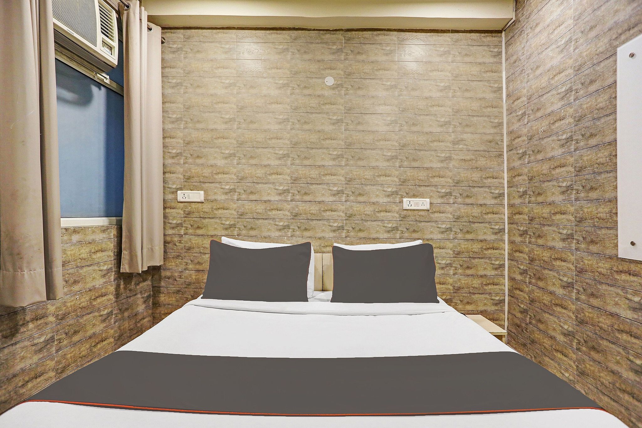 Collection O Model Town Metro View Classic Room 13