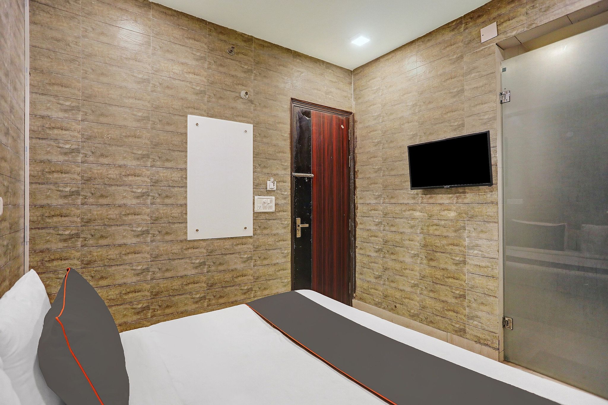 Collection O Model Town Metro View Classic Room 21