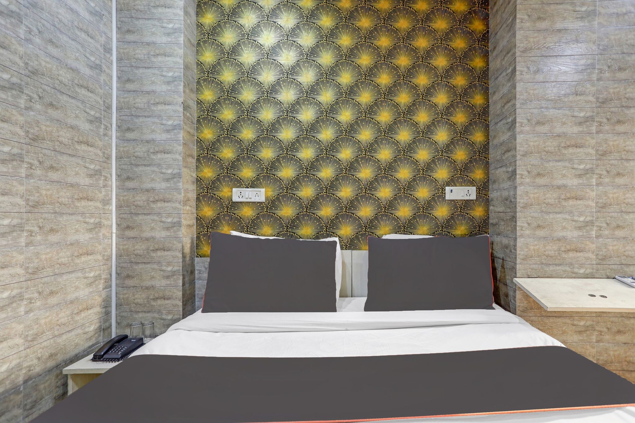 Collection O Model Town Metro View Classic Room