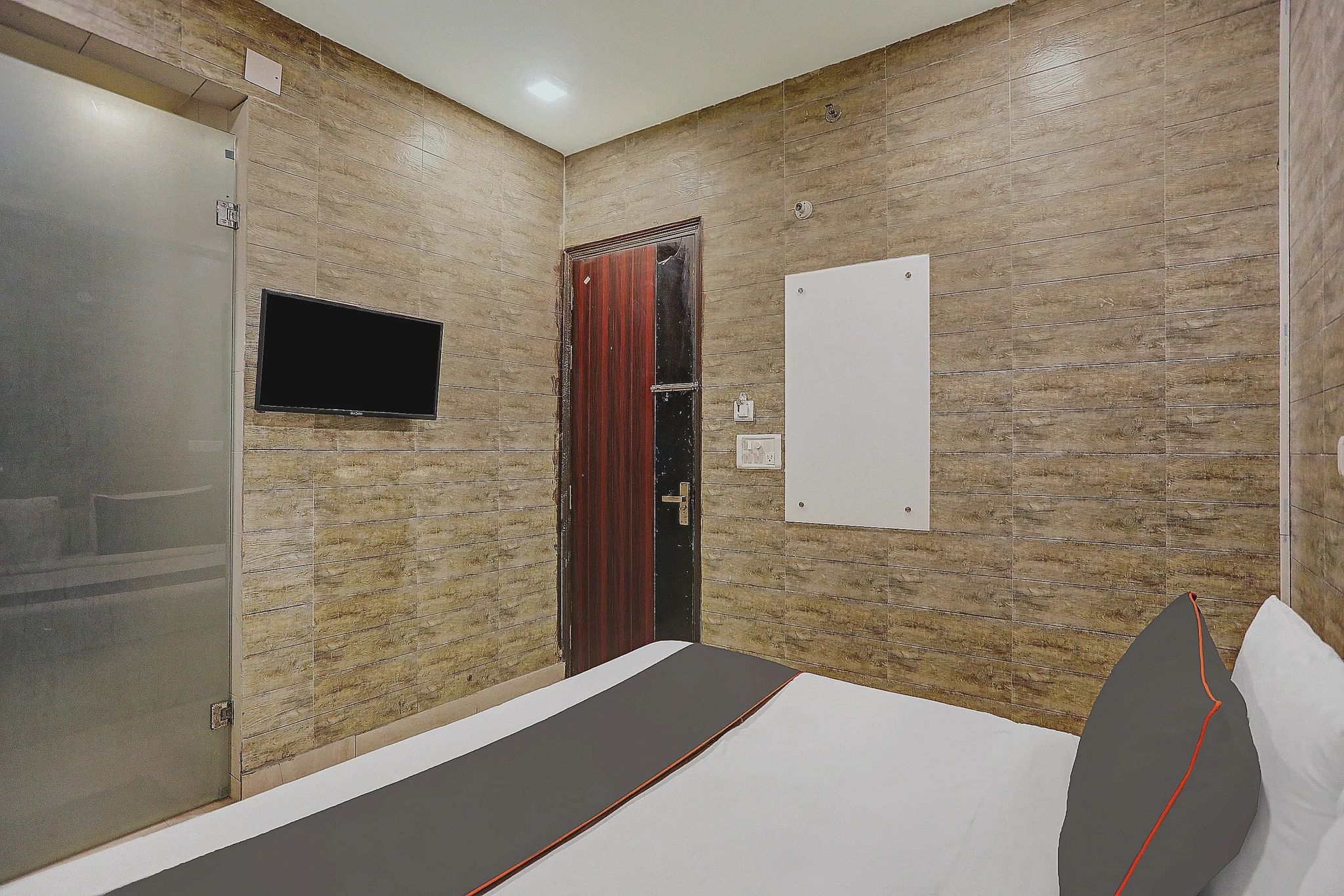 Collection O Model Town Metro View Classic Room 18