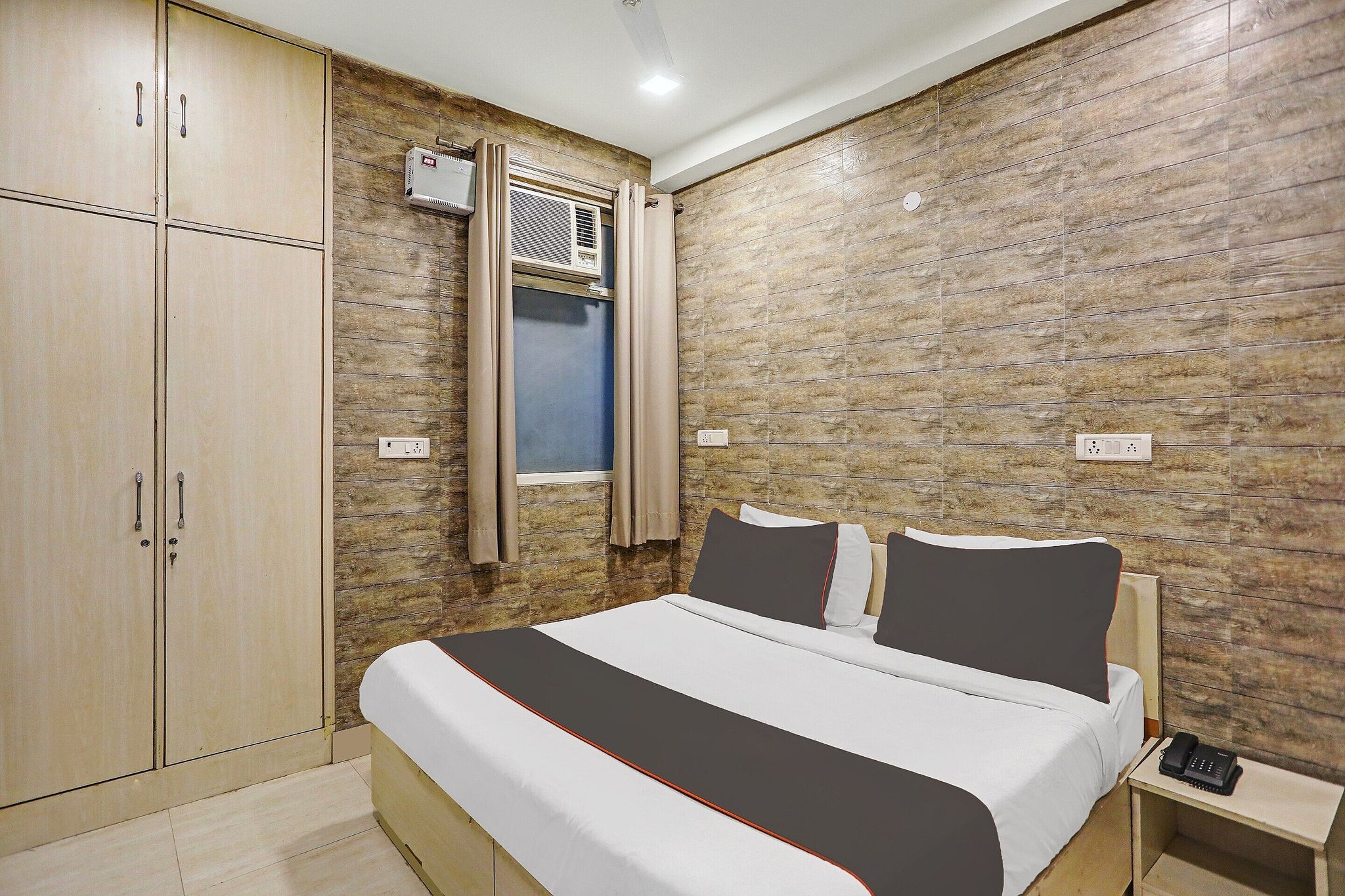 Collection O Model Town Metro View Classic Room 3