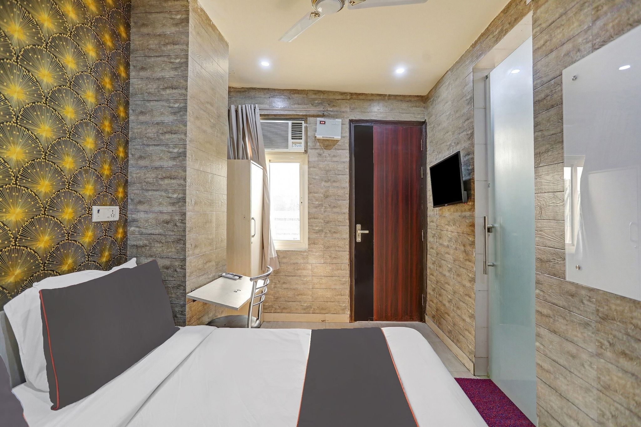 Collection O Model Town Metro View Classic Room 10