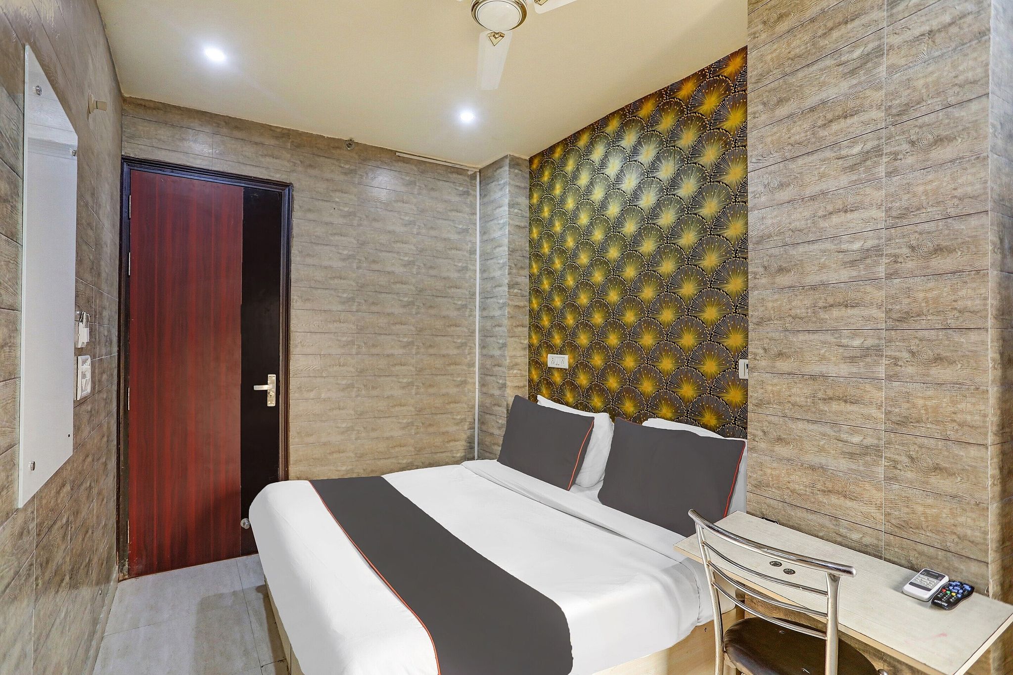 Collection O Model Town Metro View Classic Room 7