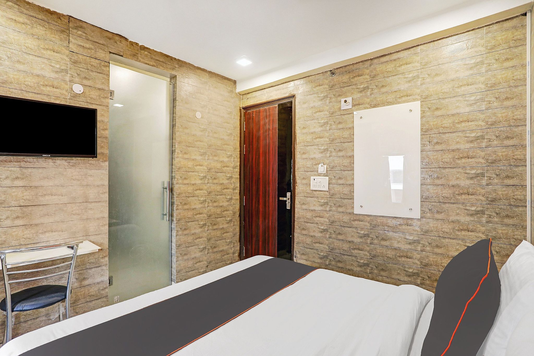 Collection O Model Town Metro View Classic Room 9