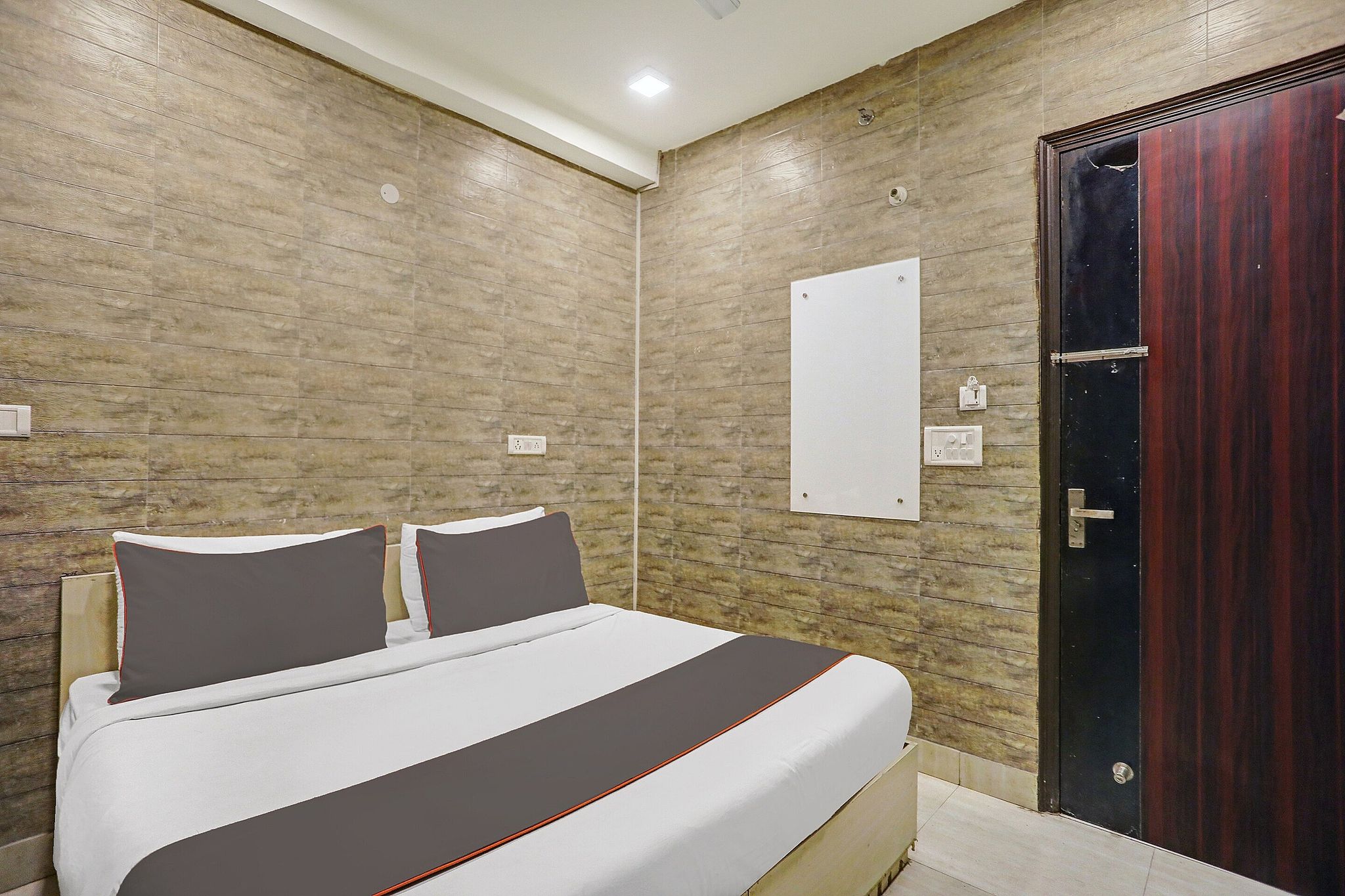 Collection O Model Town Metro View Classic Room 8