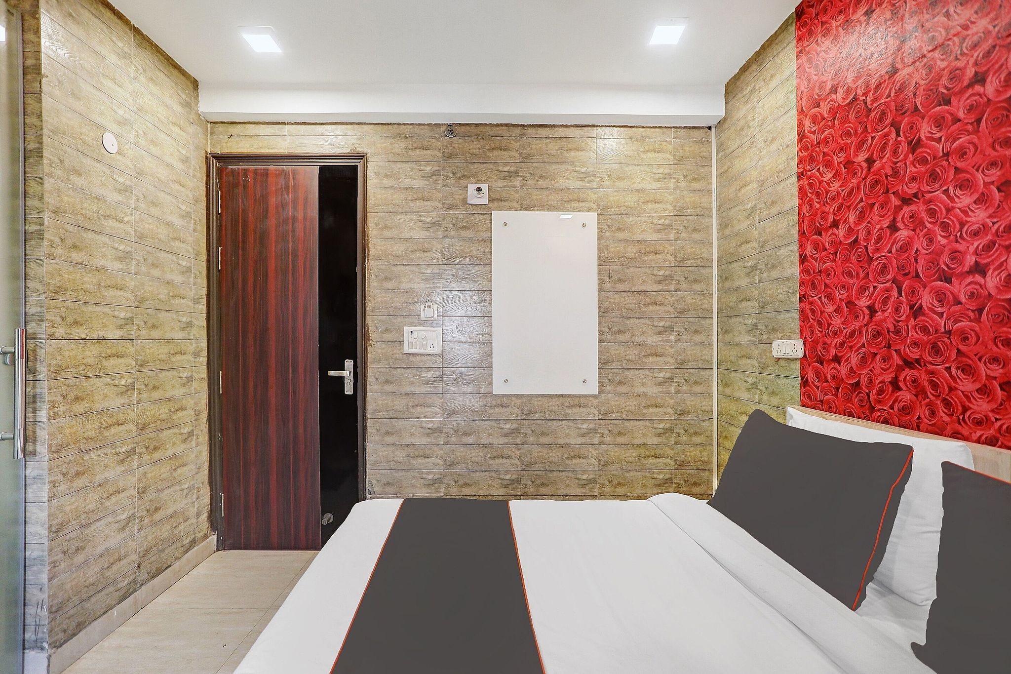 Collection O Model Town Metro View Classic Room 16