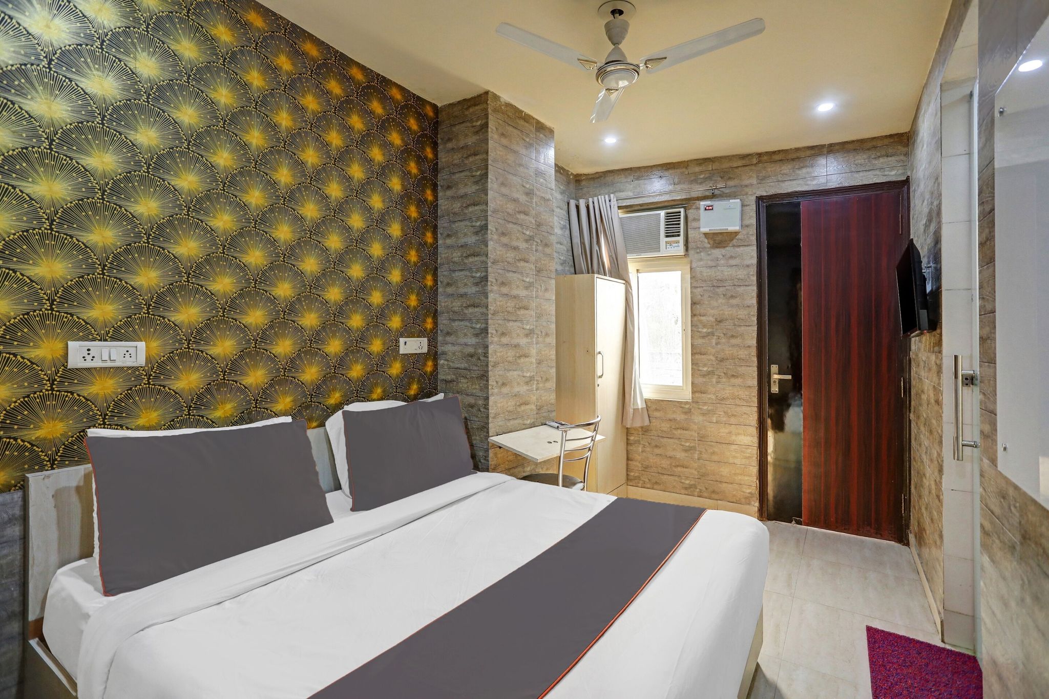 Collection O Model Town Metro View Classic Room 12