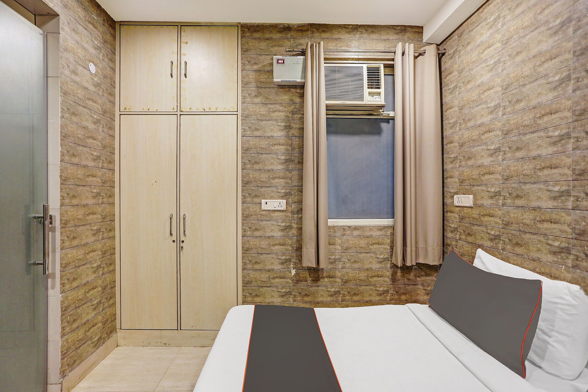 Collection O Model Town Metro View Classic Room 11