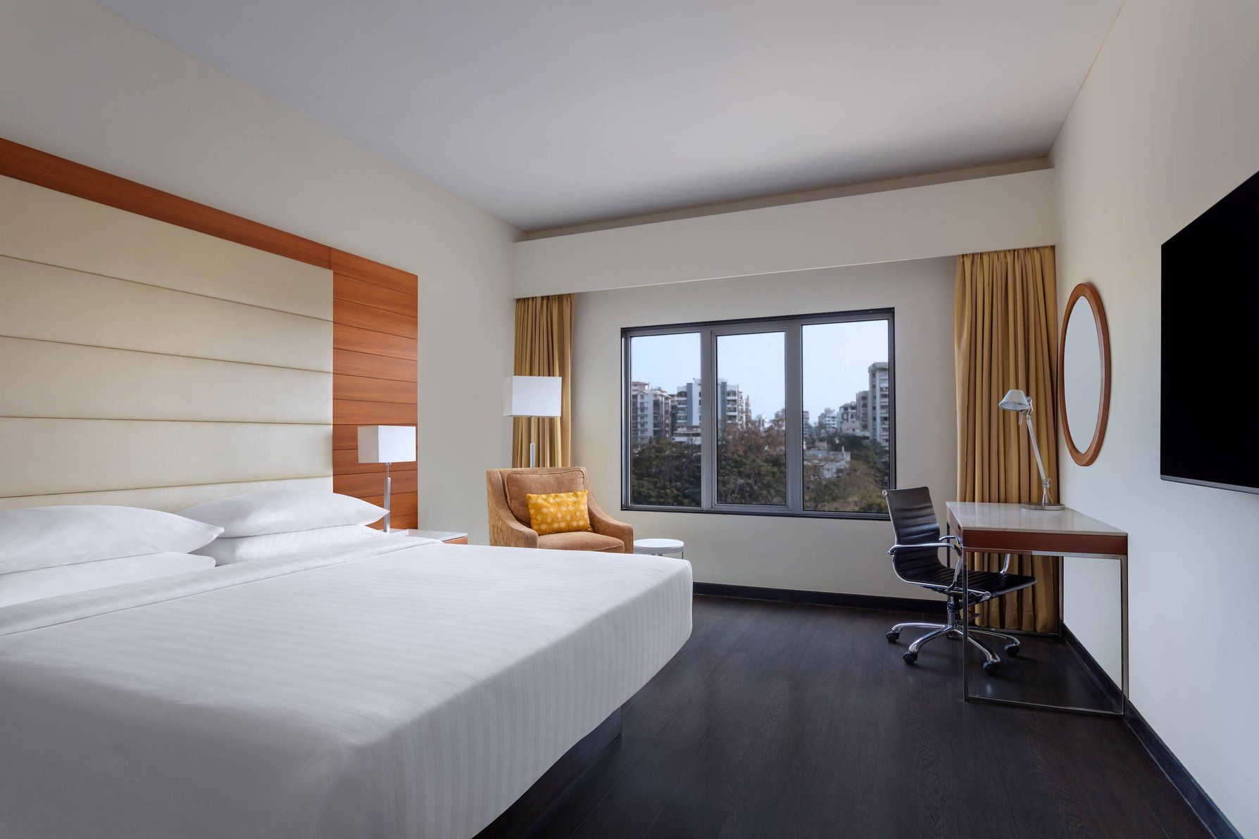 Surat Marriott Hotel Deluxe Guest room, 1 King, City view