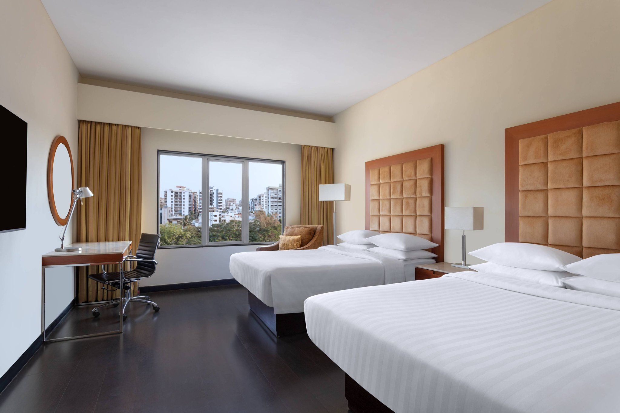 Twin/Twin Deluxe Guest Room - City View