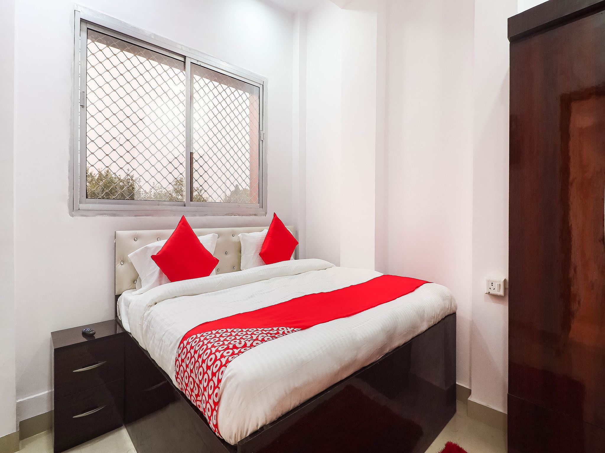 Hotel O M. S. Grand Classic Room