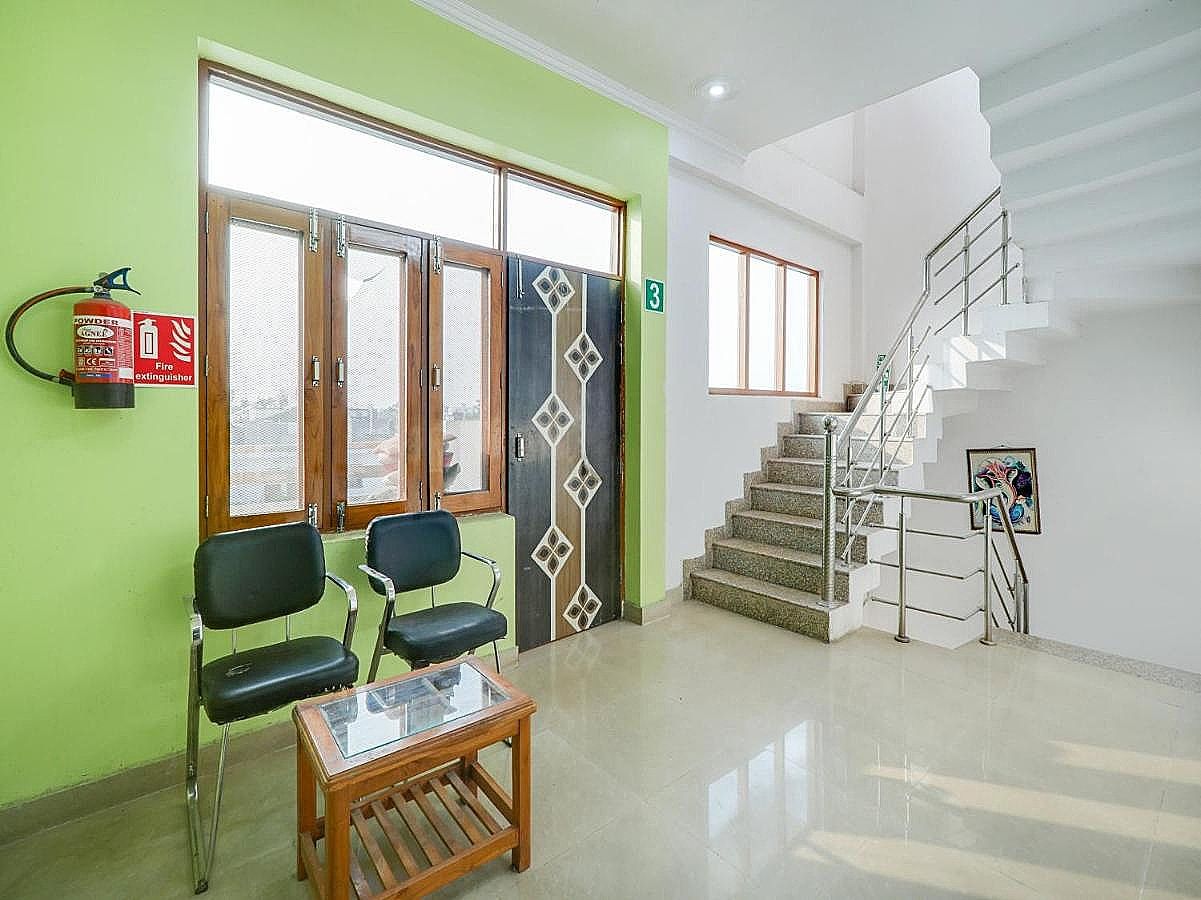 undefined OYO 76256 Trimurti Palace 2