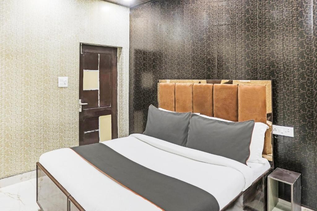 Hotel O Kashish Residency Near Model Town Metro Station Classic Room