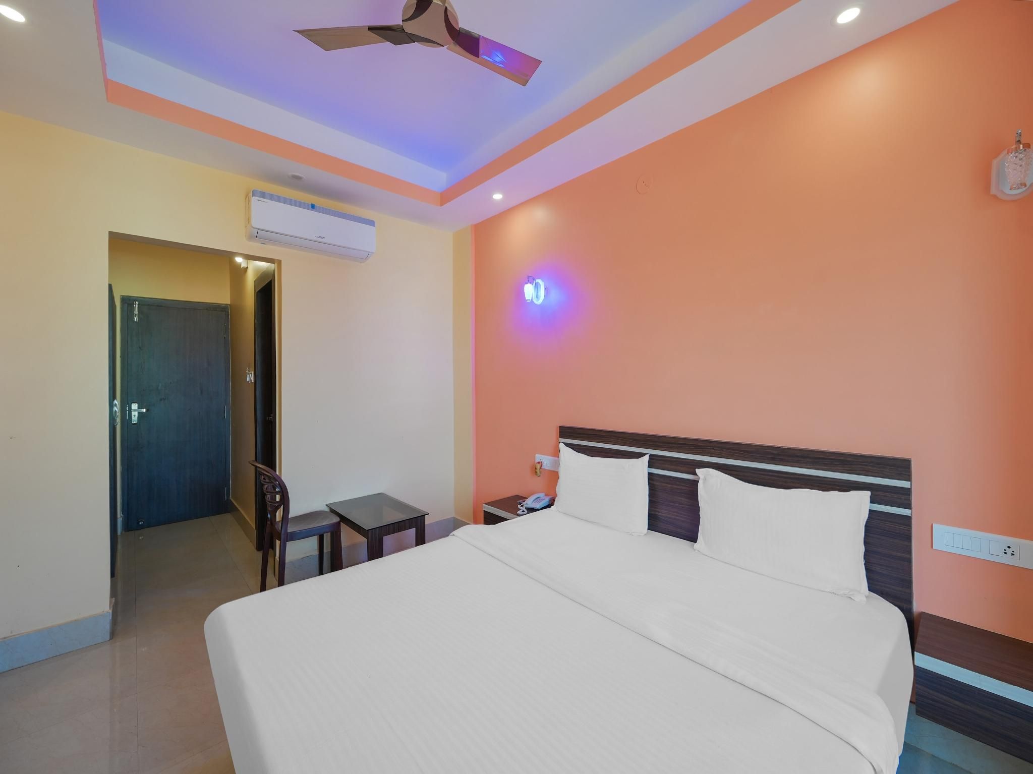 Hotel O Sarvodaya Nagar Near Railway Station Classic Room