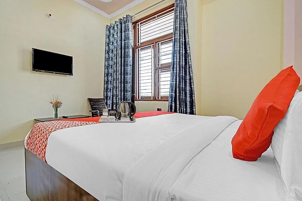 OYO Flagship 87823 Hotel Kalot Classic Room 3