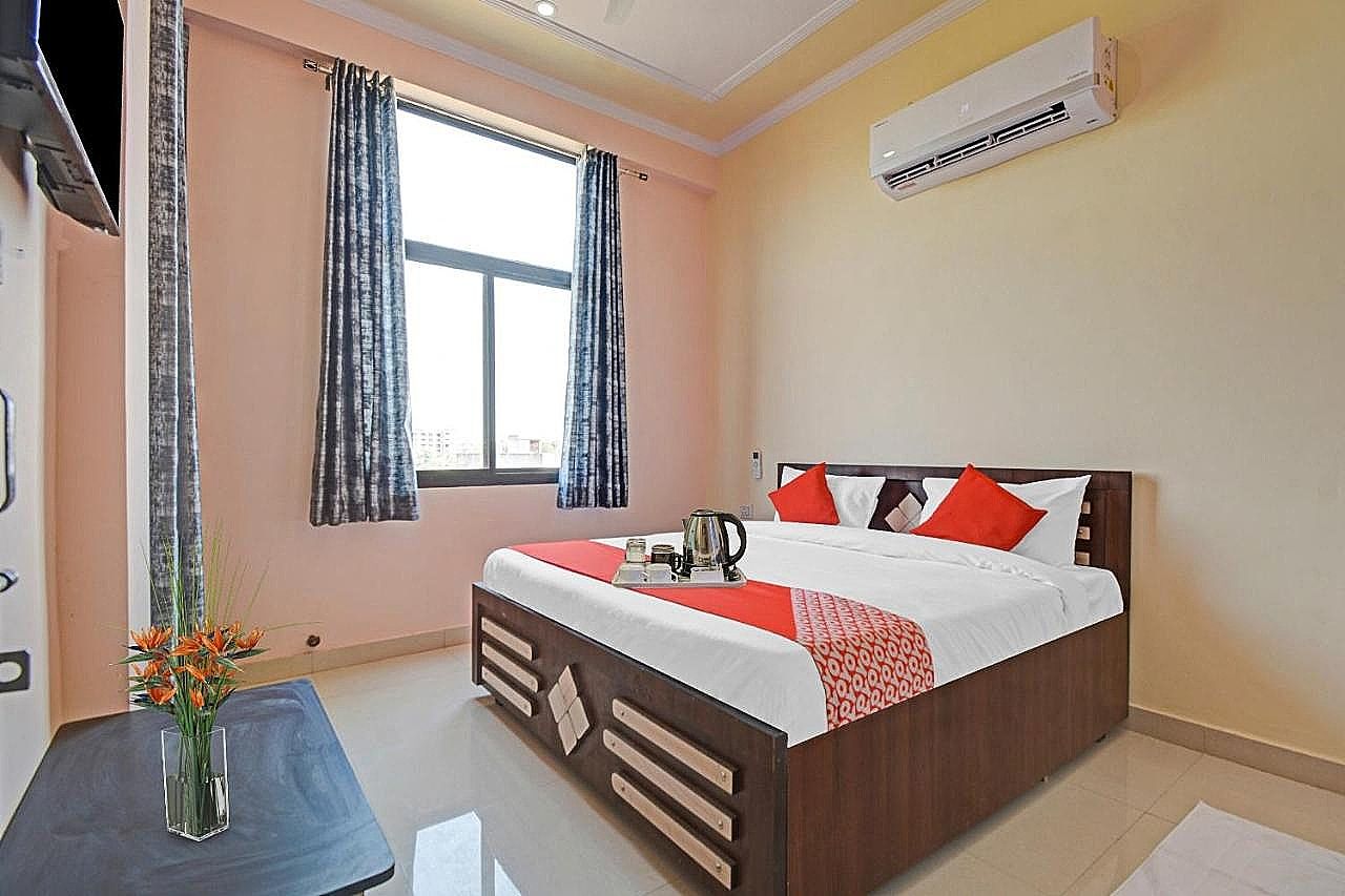 OYO Flagship 87823 Hotel Kalot Classic Room 4