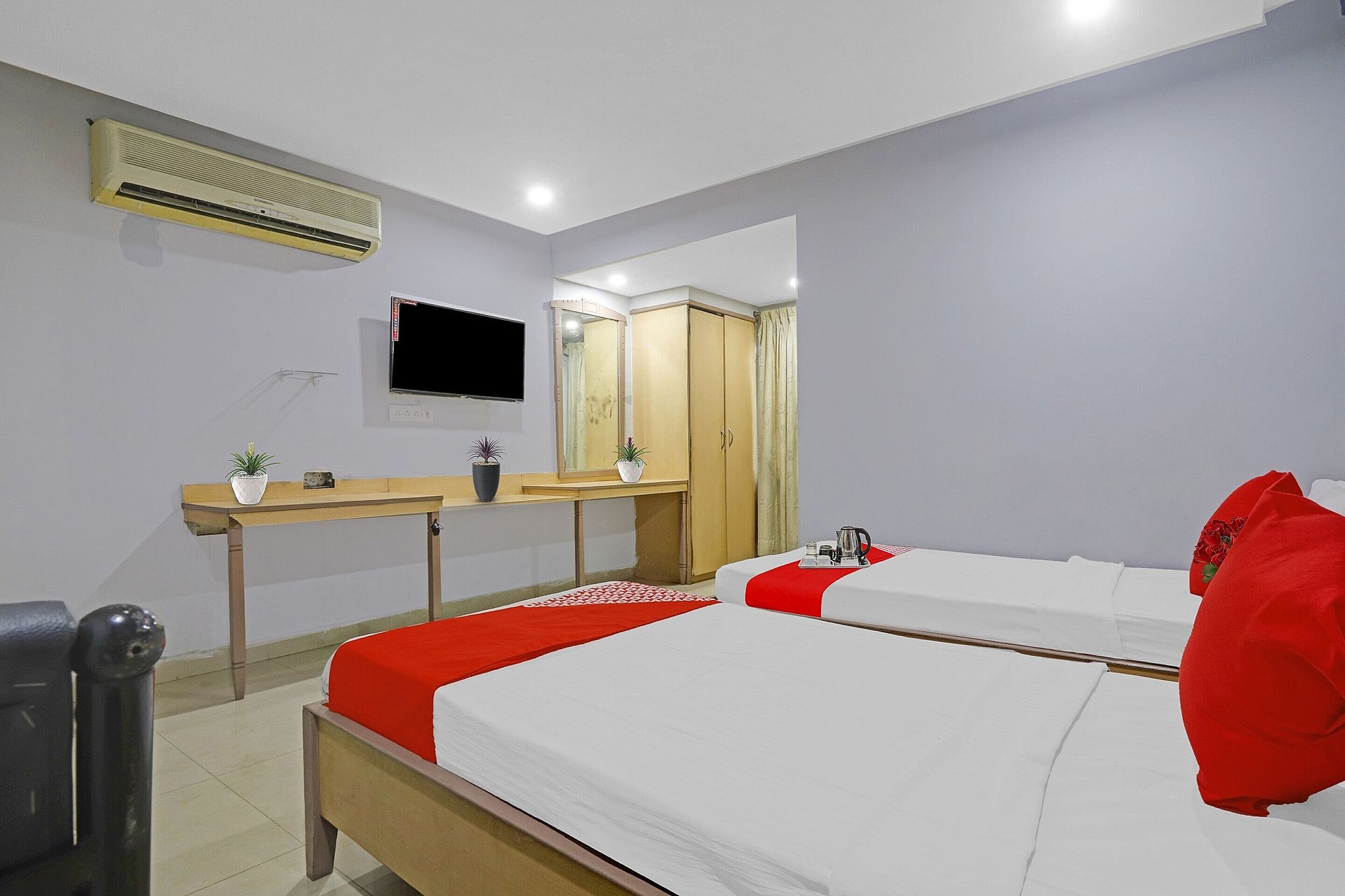 Hotel O by OYO Padmini Near Lakdikapool Metro Station Classic 5