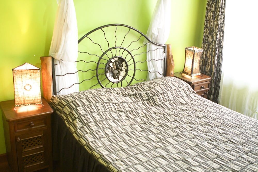 Khweza Bed & Breakfast Double Room, 1 Queen Bed, Private Bathroom 3