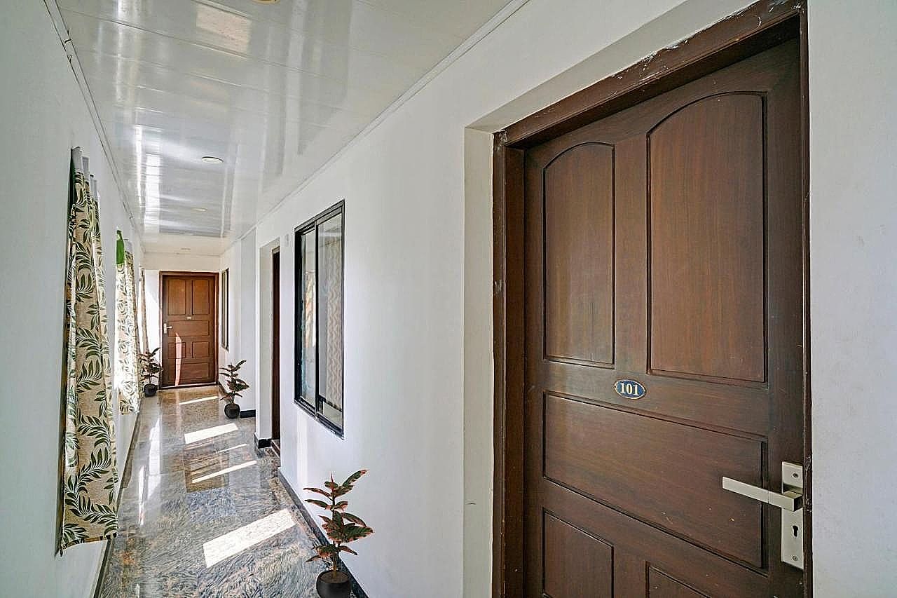 undefined FabHotel Lime Light 4