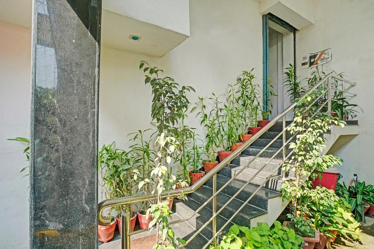 undefined FabHotel Lime Light 3