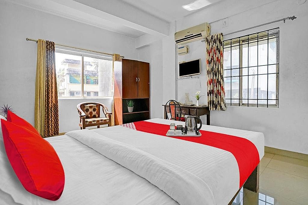 undefined FabHotel Lime Light 10