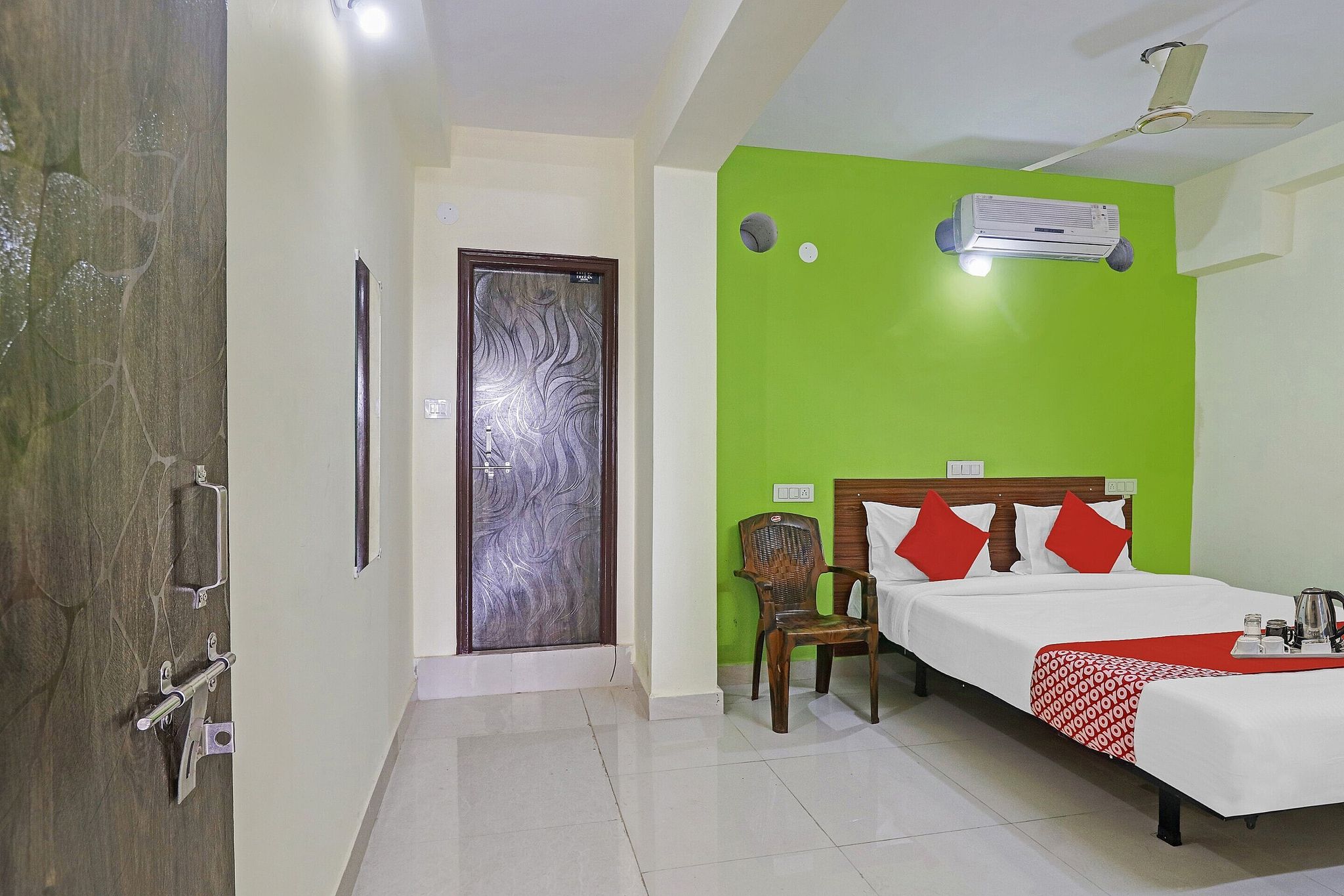 Super Hotel O Dk Reddy Square Classic Double or Twin 8